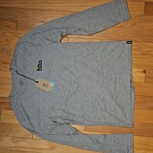 NWT Prana Long Sleeve T-Shirt. Dubbed "Tides" in Heather Grey & In Size Large